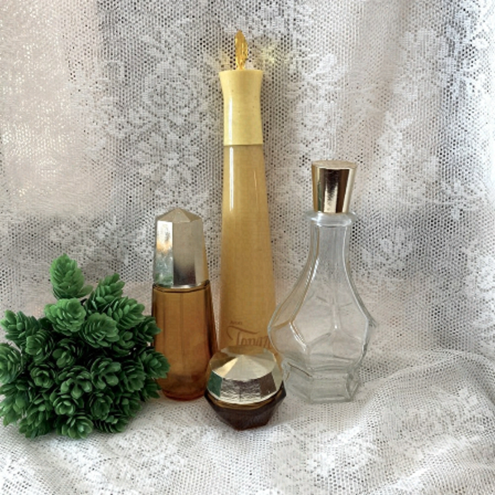 Vintage set of four Avon bottles empty/no box. Good vintage condition